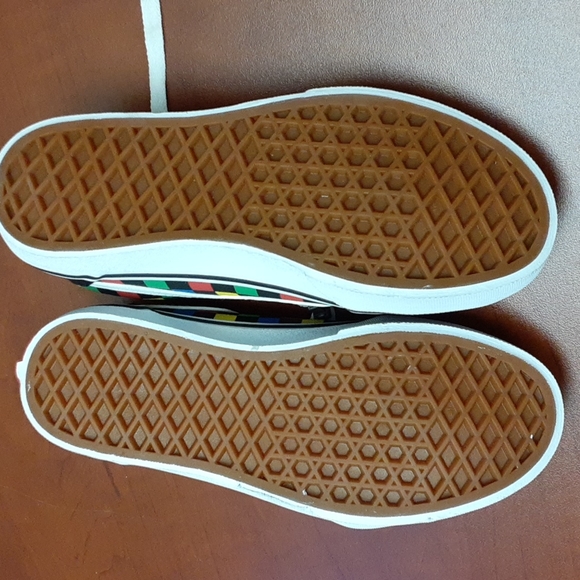 LAST CALL!!  Vans Ward Rainbow Checkered Youth Shoes Sz 3 - Picture 4 of 7